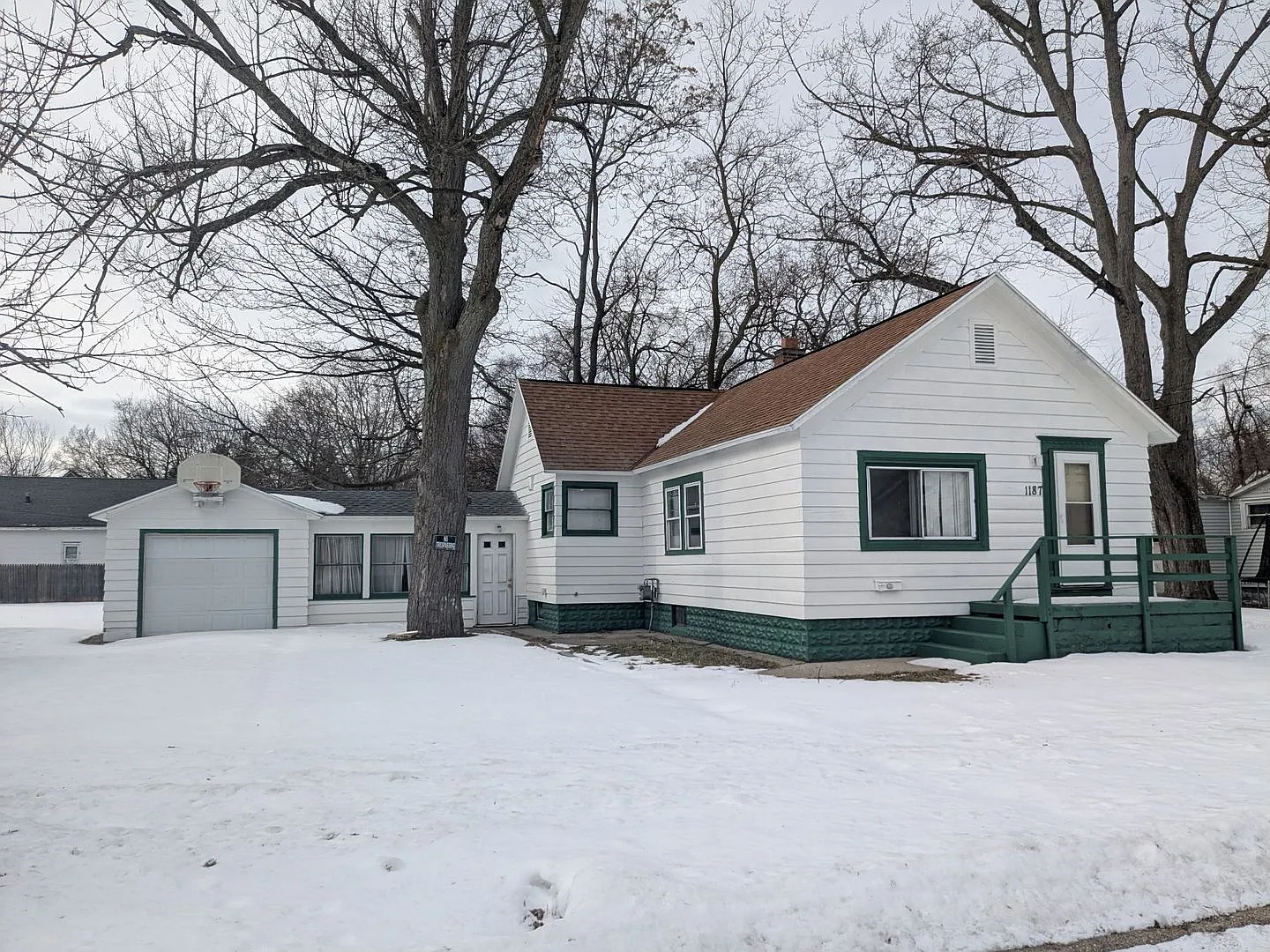 2 Bedroom / 1 Bath House in GREAT Location! — Photo 2