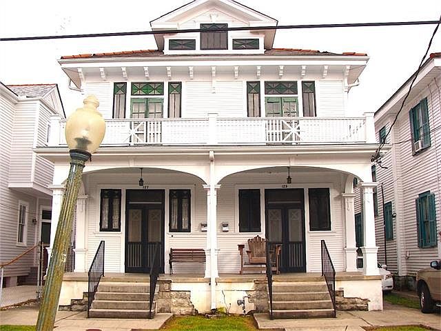 1st image of 127 Sherwood Forest Dr