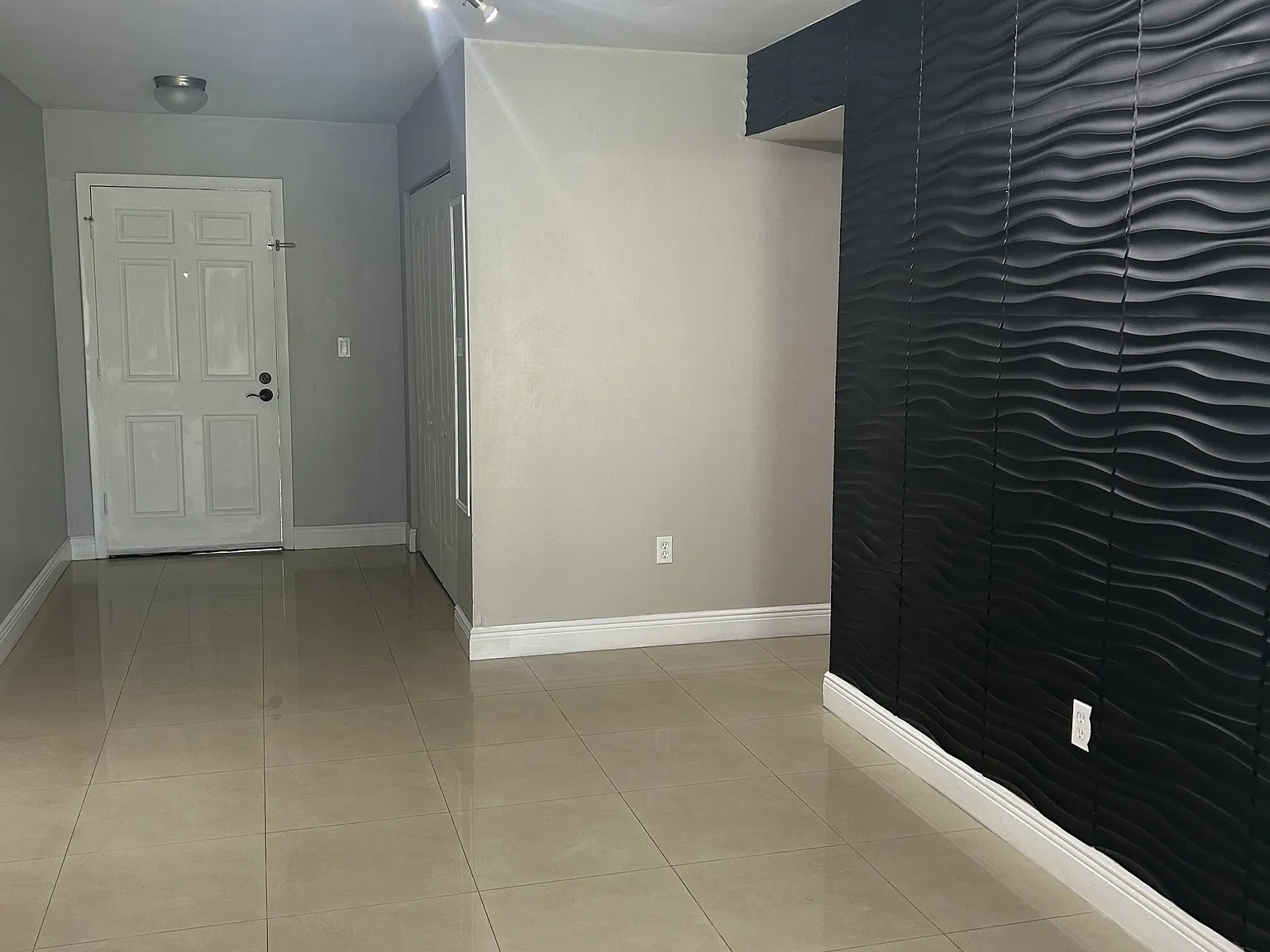 9373 Fontainebleau Blvd — Photo 2