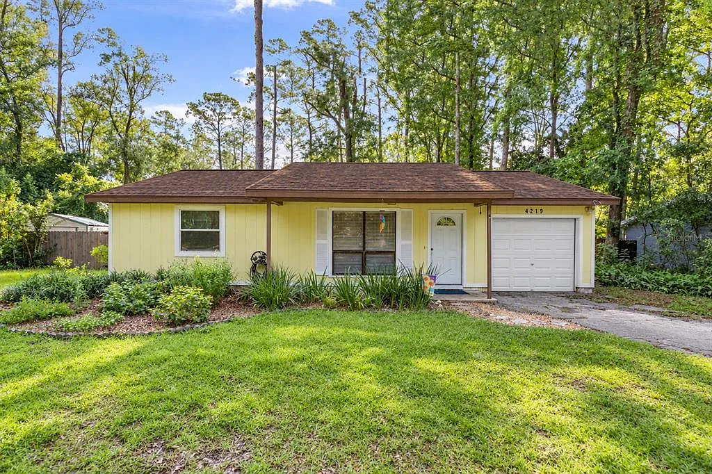 3 bed, 2.0 bath, 1245 sqft, $2,200 — Photo 2
