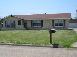 111 N 32nd St, Nederland, TX 77627