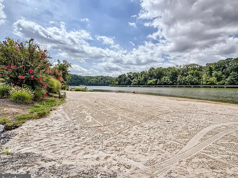 10132 Lake Linganore Blvd — Photo 54