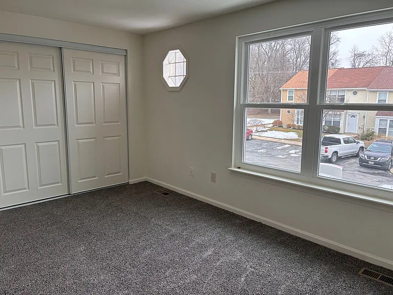 1250 Independence Sq — Photo 4