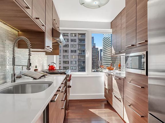 2nd image of 300 E 59th St APT 1002