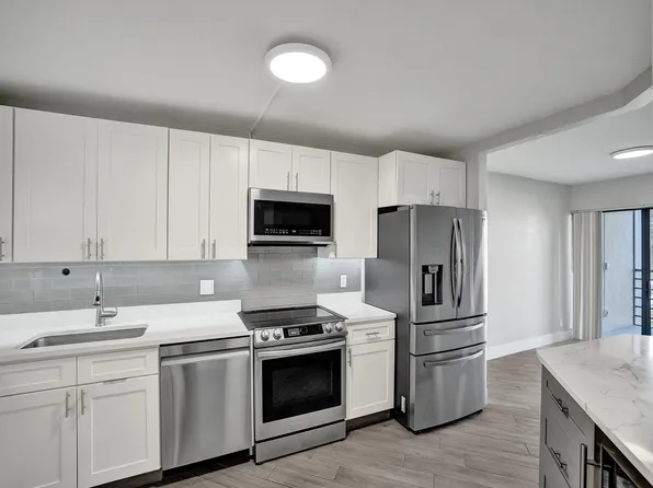 5851 E Camino Del Sol #305, Boca Raton, FL 33433