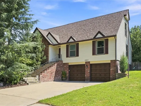 13511 S Locust St, Olathe, KS 66062