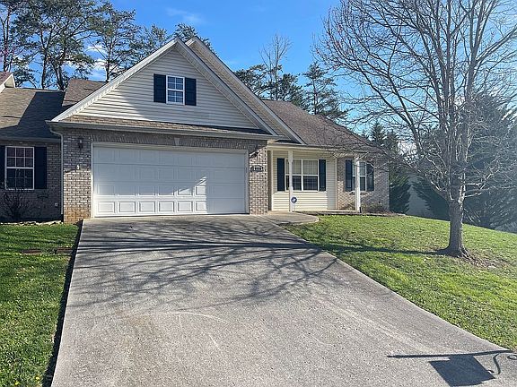 2nd image of 1530 Graybrook Ln