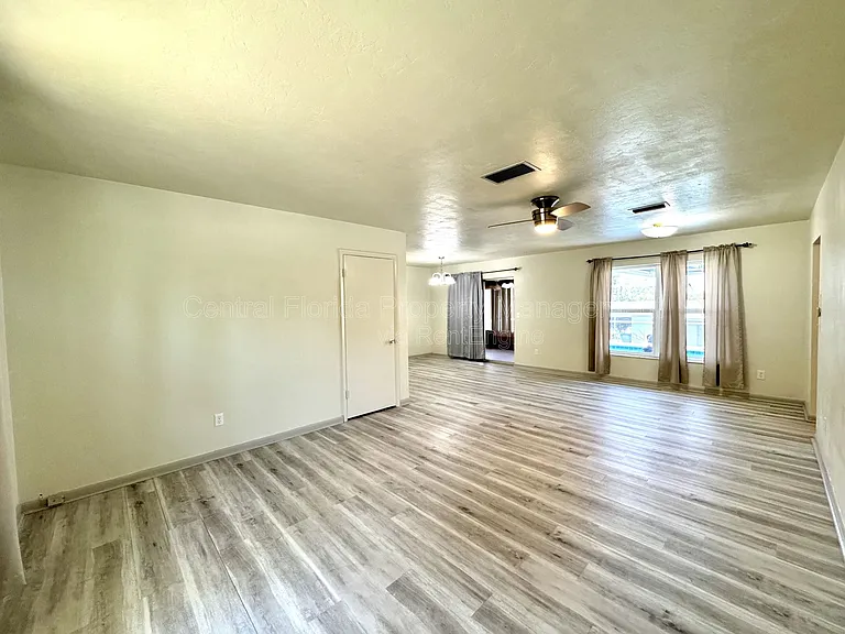 1074 Gerona Ave — Photo 3
