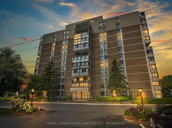 2 Mowat Ave #806, Kingston, ON K7M 1K1