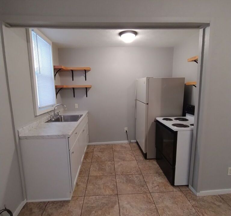 2nd image of 519 State St #5
