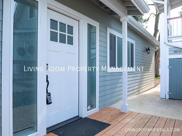 37 NE Morgan St #B — Photo 3