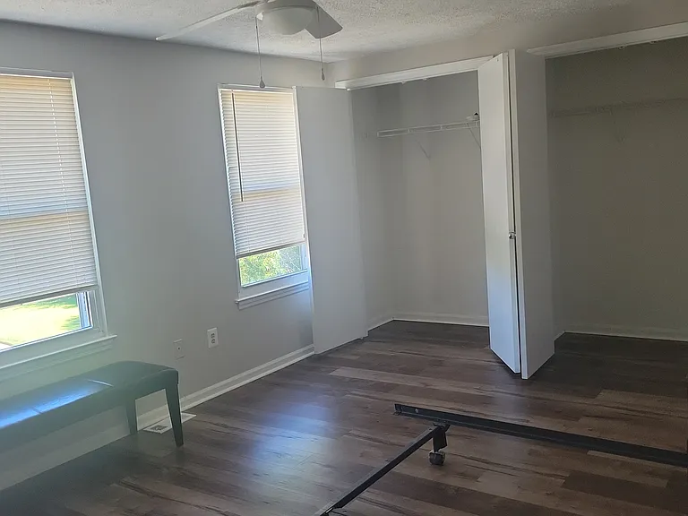 12 Andrew Ct — Photo 17