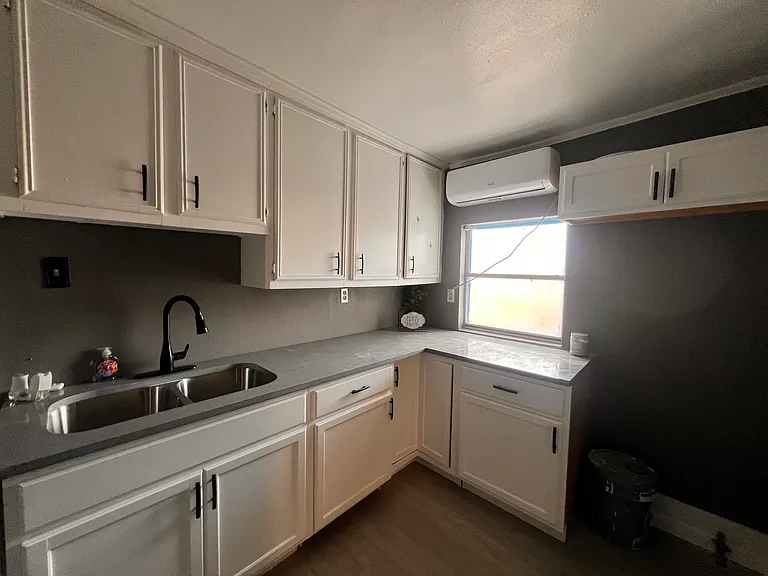 1012 Hancock Ave — Photo 7
