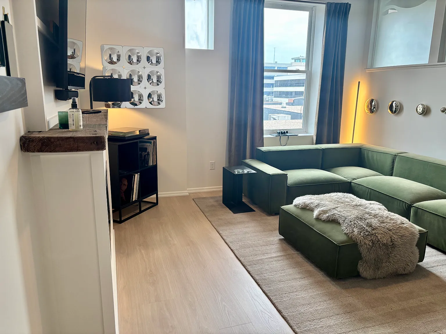 1 bed, 880 sqft, $1,800 — Photo 3