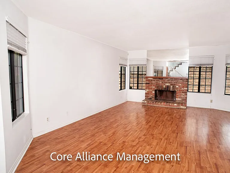 18324 Algiers St — Photo 8