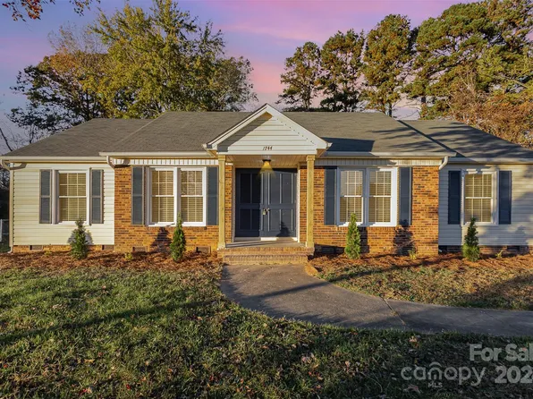 1744 Laurel Ln, Gastonia, NC 28054