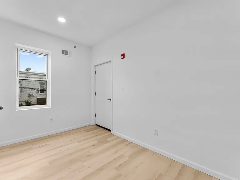 2600 S 7th St #2F — Photo 13