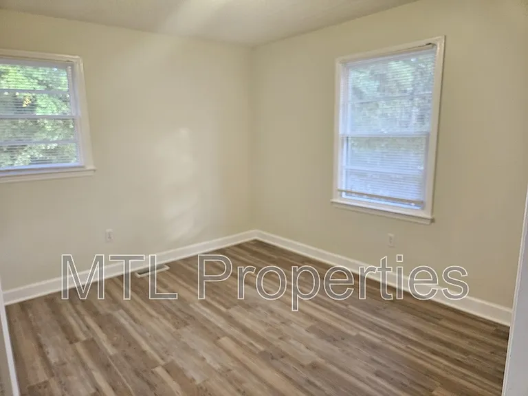 1445 Pine Spring St — Photo 5