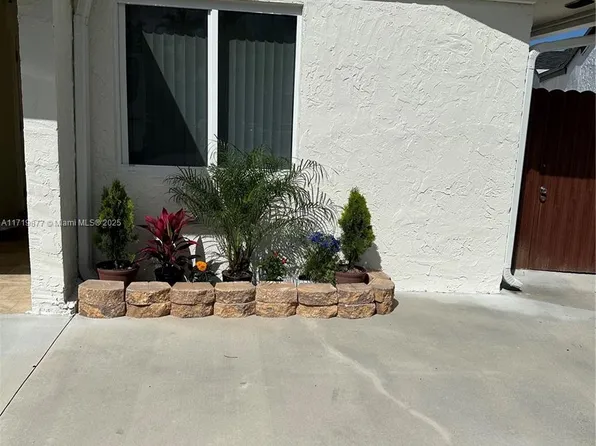 2021 SW 105th Ct, Miami, FL 33165