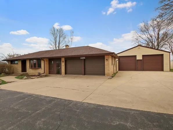 11635 W 33rd St, Beach Park, IL 60099
