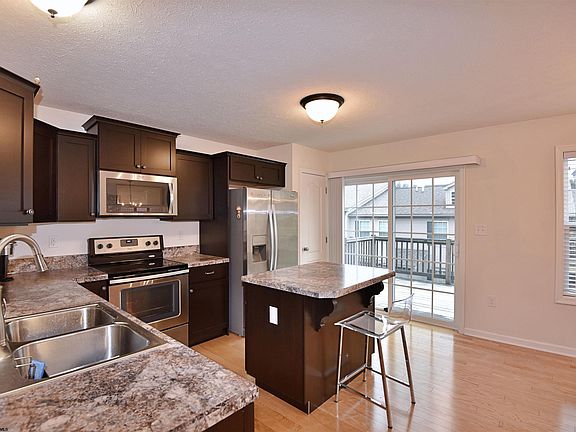 4th image of 40 Barrington Ct Suite 107