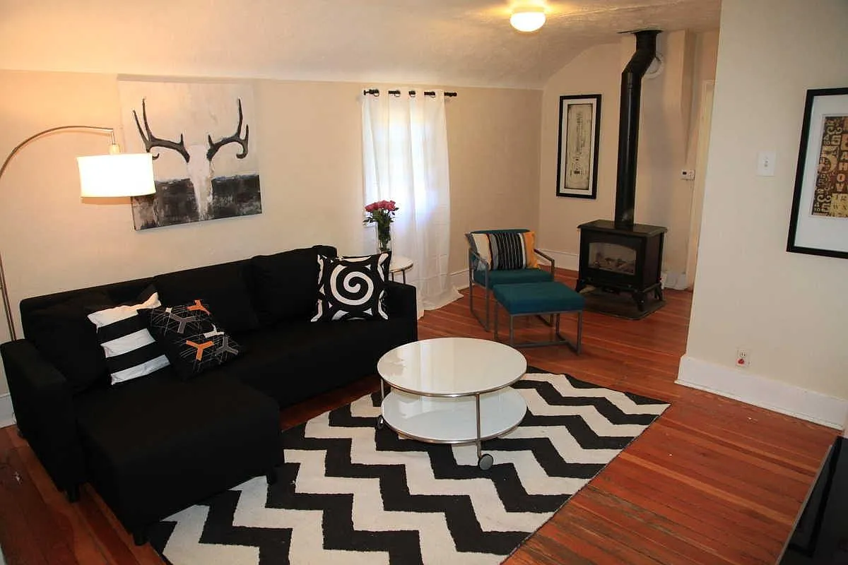 933 Spruce St — Photo 3