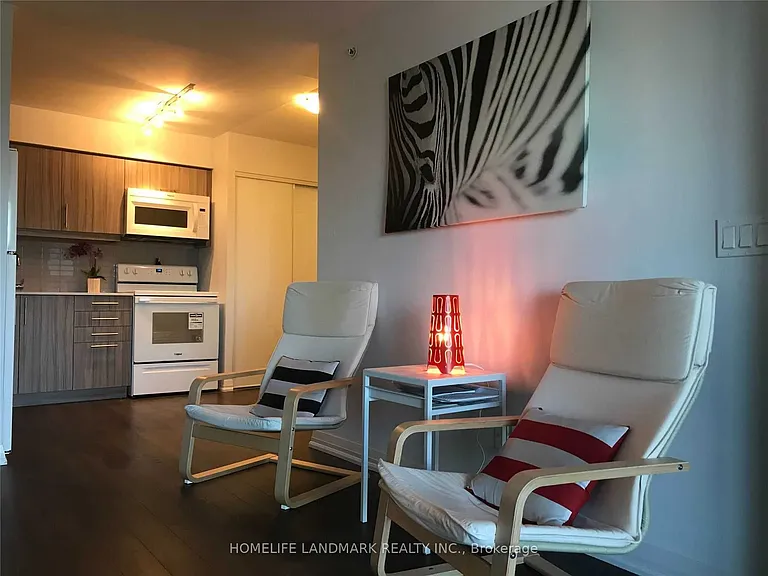 30 Meadowglen Pl #1006 — Photo 3