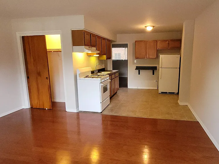 2900 N River Rd #3 — Photo 3