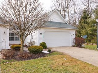 6864 Cottage Cir, North Ridgeville, OH 44039