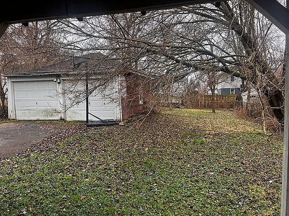 3rd image of 2157 Quatman Ave