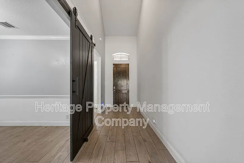 5 bed, 4.5 bath, 3681 sqft, $3,200 — Photo 4