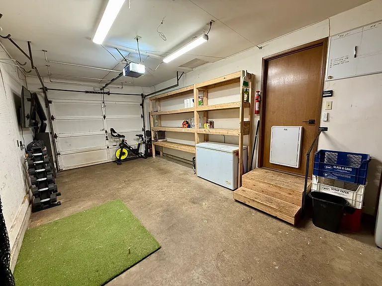 2185 Robyn Dr — Photo 15