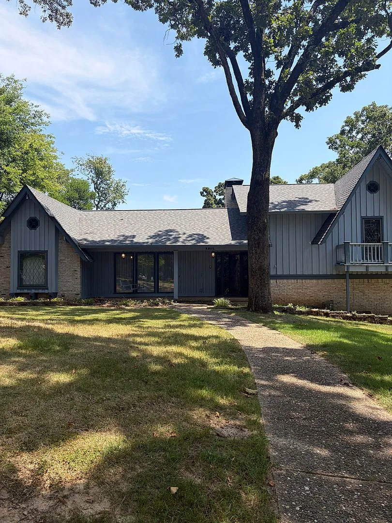 Rare Opportunity to Lease in Shady Valley — Photo 1