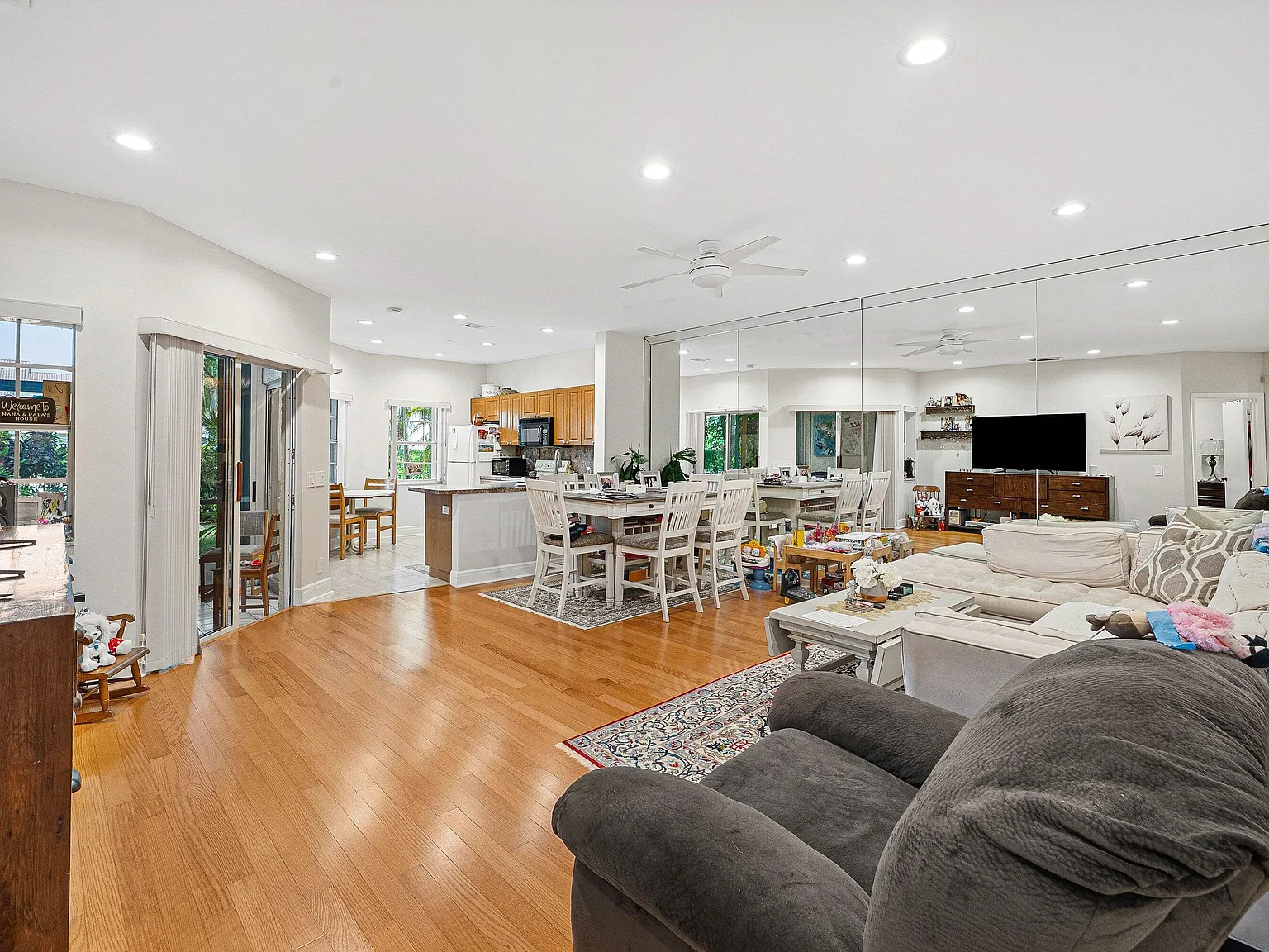 2 bed, 2.0 bath, 1090 sqft, $2,700 — Photo 4
