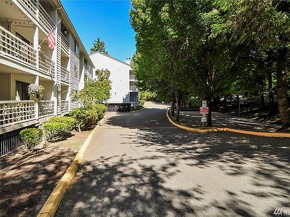 4th image of 700 N 160th St APT A102