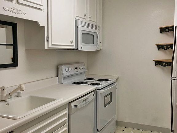 5th image of 292 Tradewinds Dr APT 13