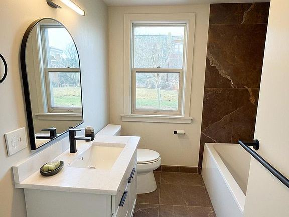 2nd image of 3952 Commonwealth St #2