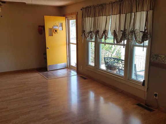 3rd image of 409 Morse Ave