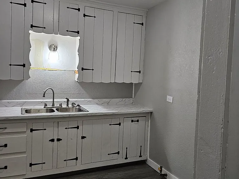 304 Zephyr St — Photo 2