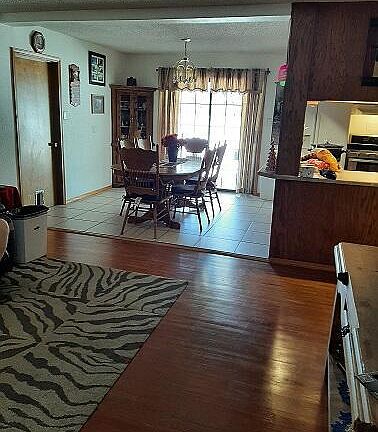 4th image of 304 E Boyd Dr