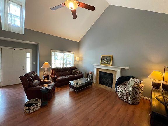 4th image of 107 Furlong Ct