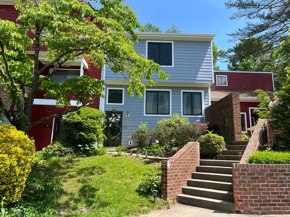 939 Southampton Dr, Charlottesville, VA 22901