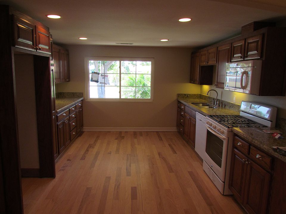 2nd image of 1009 Ossa Ave