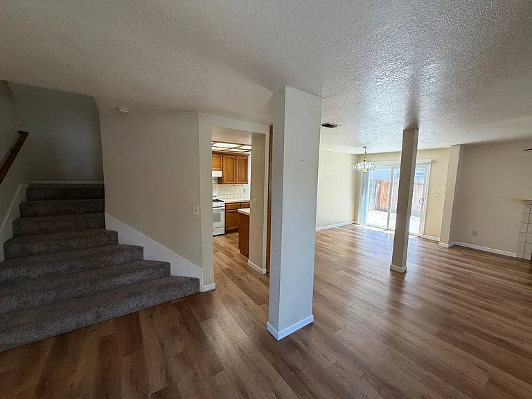 8801 Mohamed Cir — Photo 2