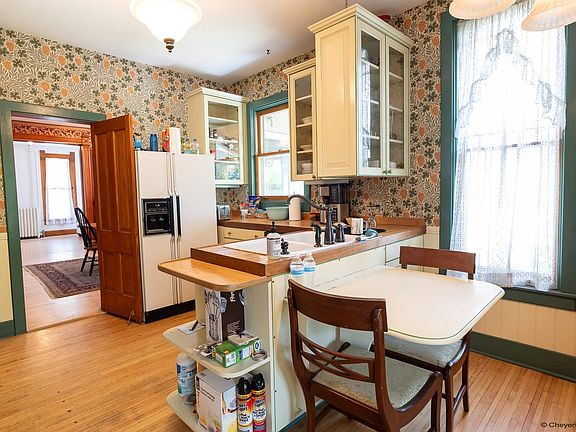5th image of 718 Ivinson Ave