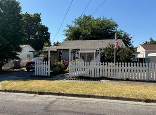 1041 SW J St, Grants Pass, OR 97526