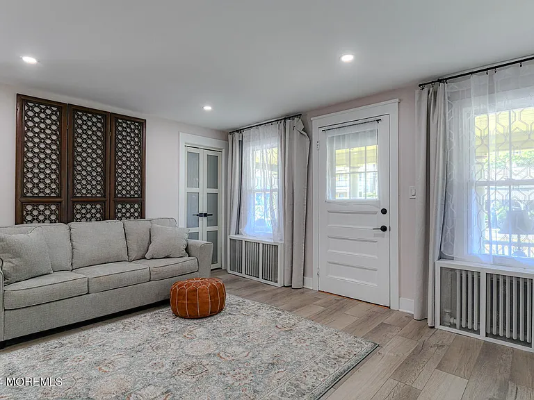 83 Broadway — Photo 12