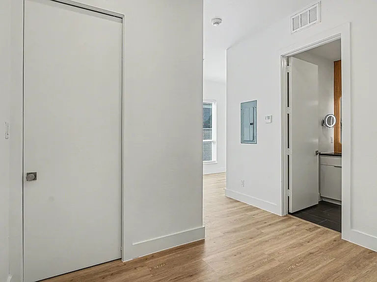 2217 N Fitzhugh Ave #205 — Photo 22