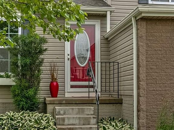3rd image of 16141 Blackwalnut St