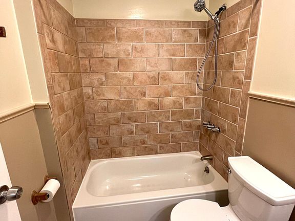4th image of 829 Arctic St Floor 1